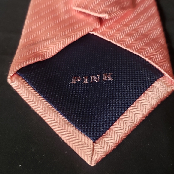 Pink Thomas Pink Made in England 100% Silk Necktie - Pink 3 3/4" x 59"I'm - Picture 2 of 6